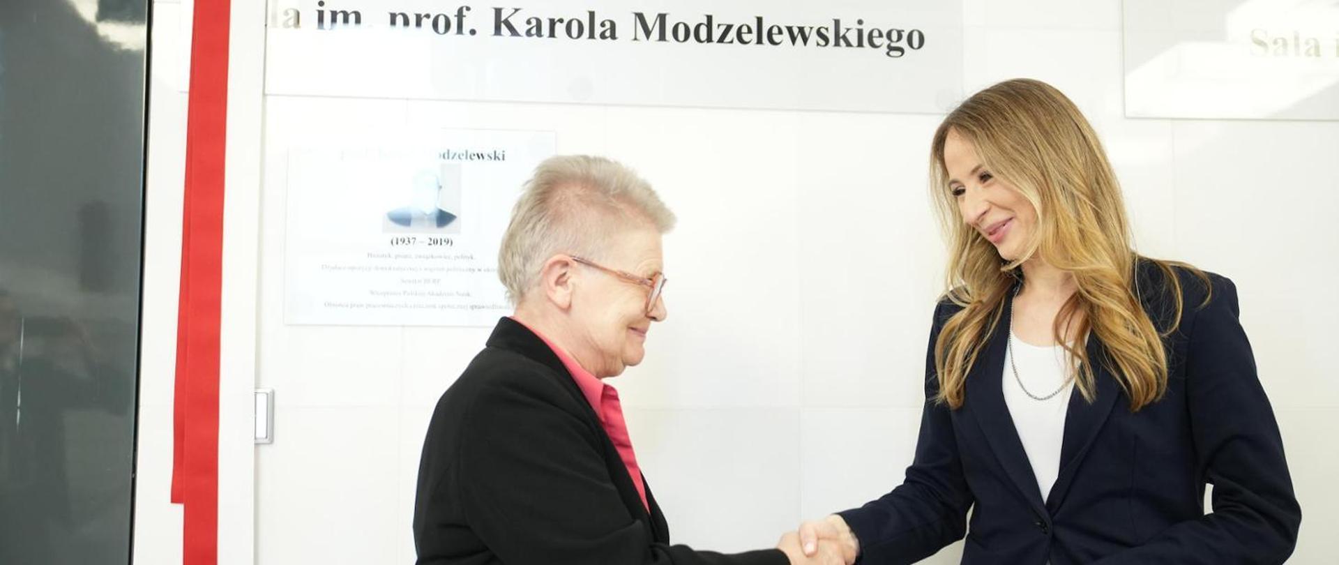 Prof. Karol Modzelewski and Halina Krahelska honoured at the Ministry of Family, Labour and Social Policy