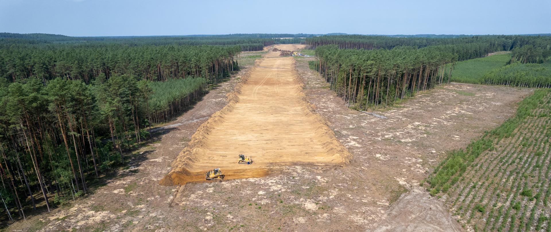 Odhumusowanie terenu na budowie S6 Koszalin - Zegrze
