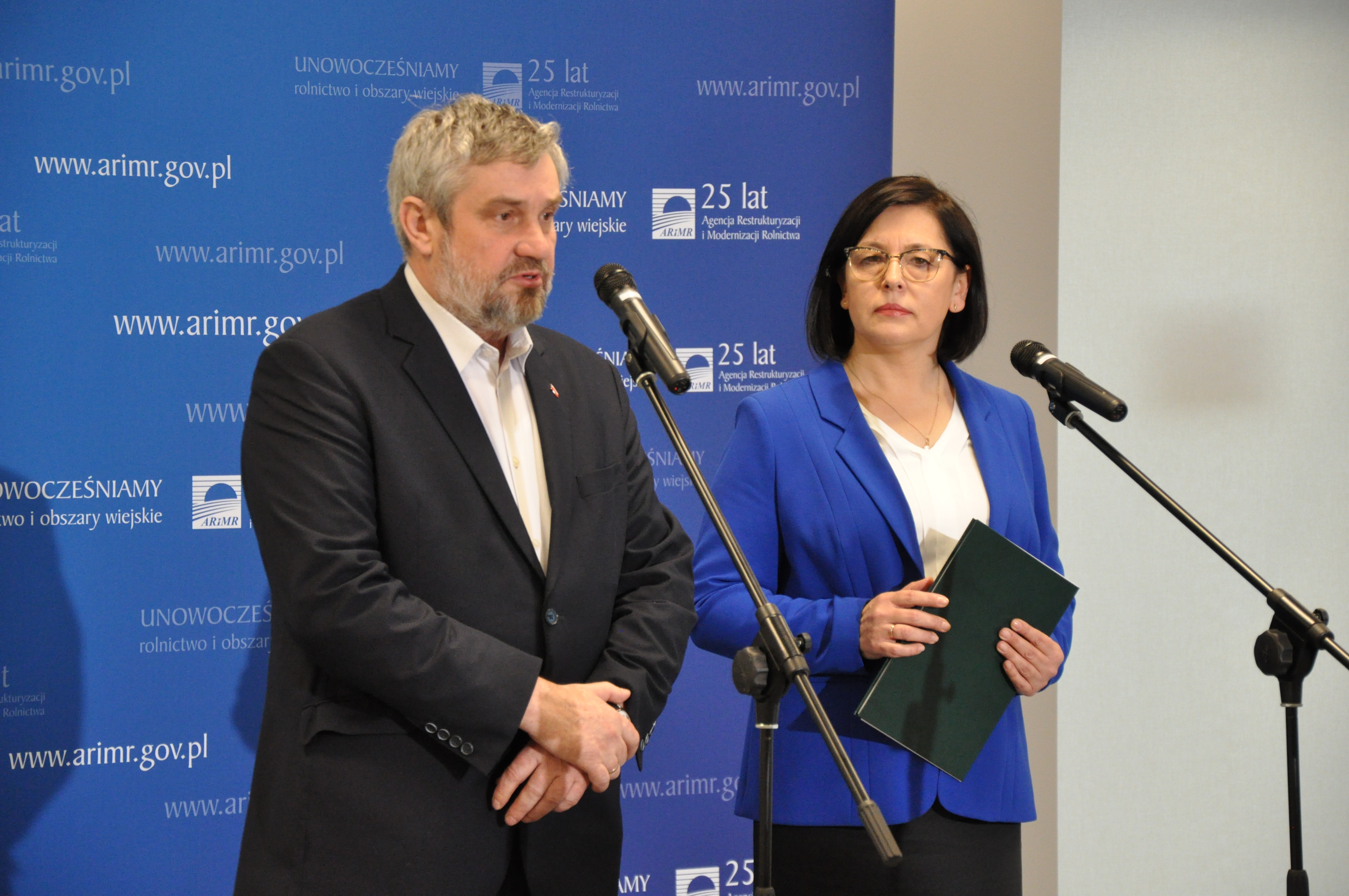 Minister Ardanowski i prezes Fajger podczas konferencji prasowej