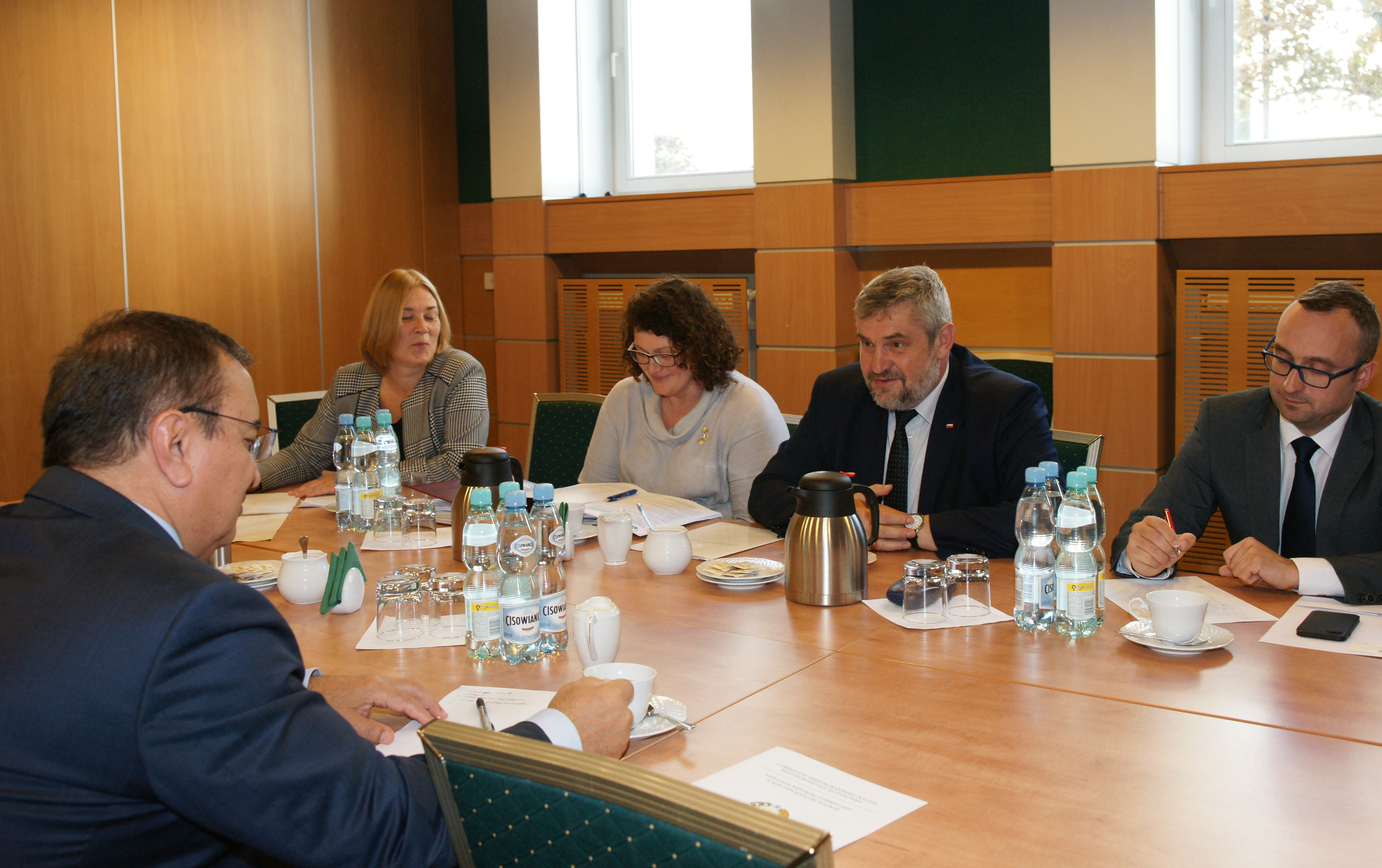 Minister Jan Krzysztof Ardanowski podczas rozmowy z chargé d’affaires Ambasady Uzbekistanu
