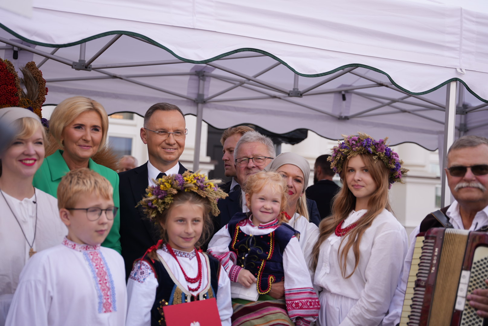 Minister Czesław Siekierski z Parą Prezydencka i dozynkowymi gośćmi (fot. MRiRW)