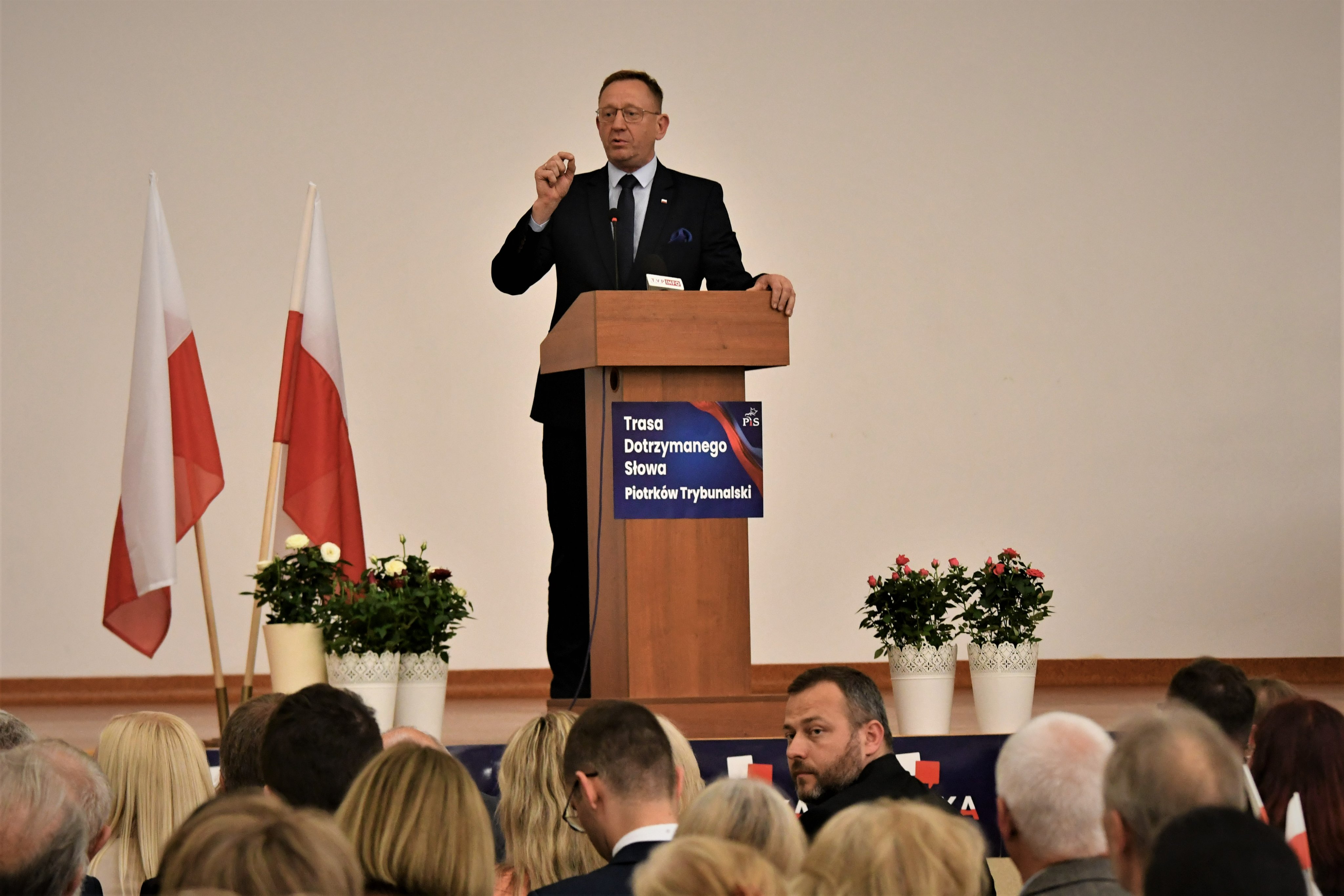 Minister Robert Telus podczas wypowiedzi