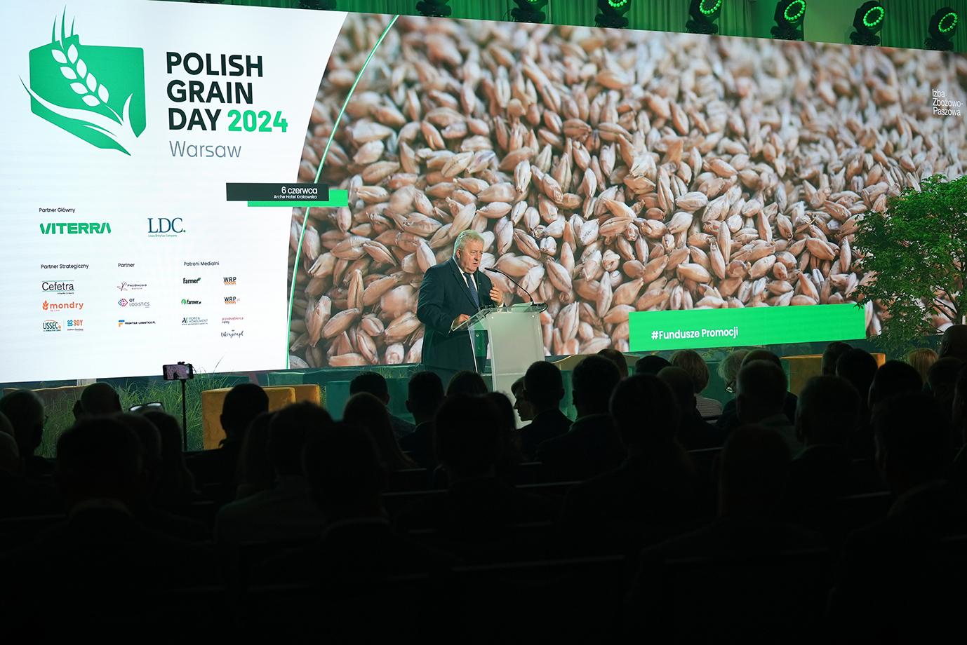Minister Czesław Siekierski podczas wystąpienia na Polish Grain Day 2024 (fot. MRiRW)