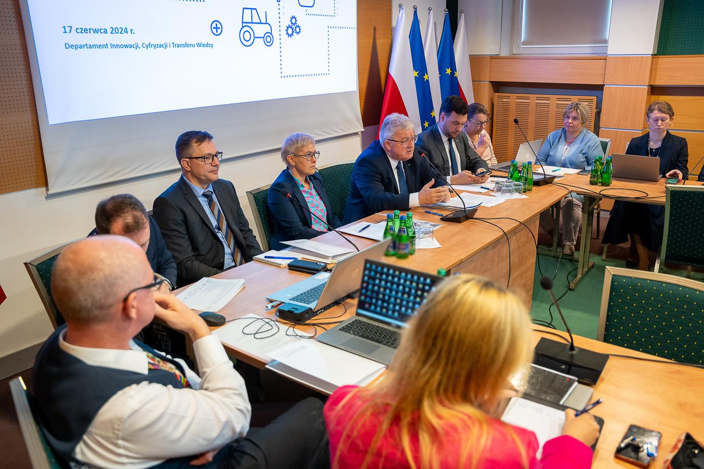 Spotkanie dyrektorów instytutów badawczych z ministrem Czesławem Siekierskim (fot. MRiRW)