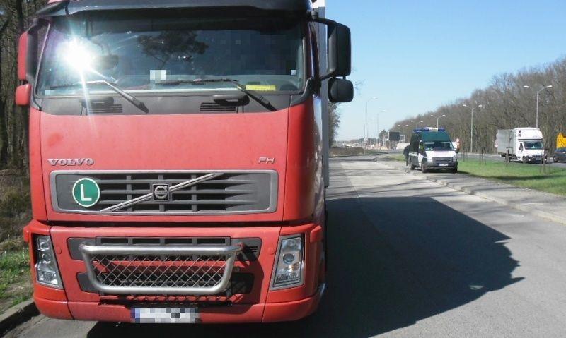 Ciężarówkę zatrzymał patrol zachodniopomorskiej ITD na miejskim odcinku krajowej „dziesiątki” w Szczecinie.