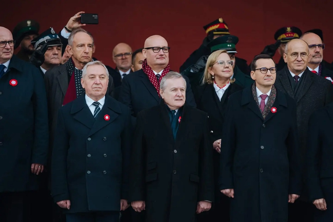 Odprawa wart przed Grobem Nieznanego Żołnierza (fot. KPRM)