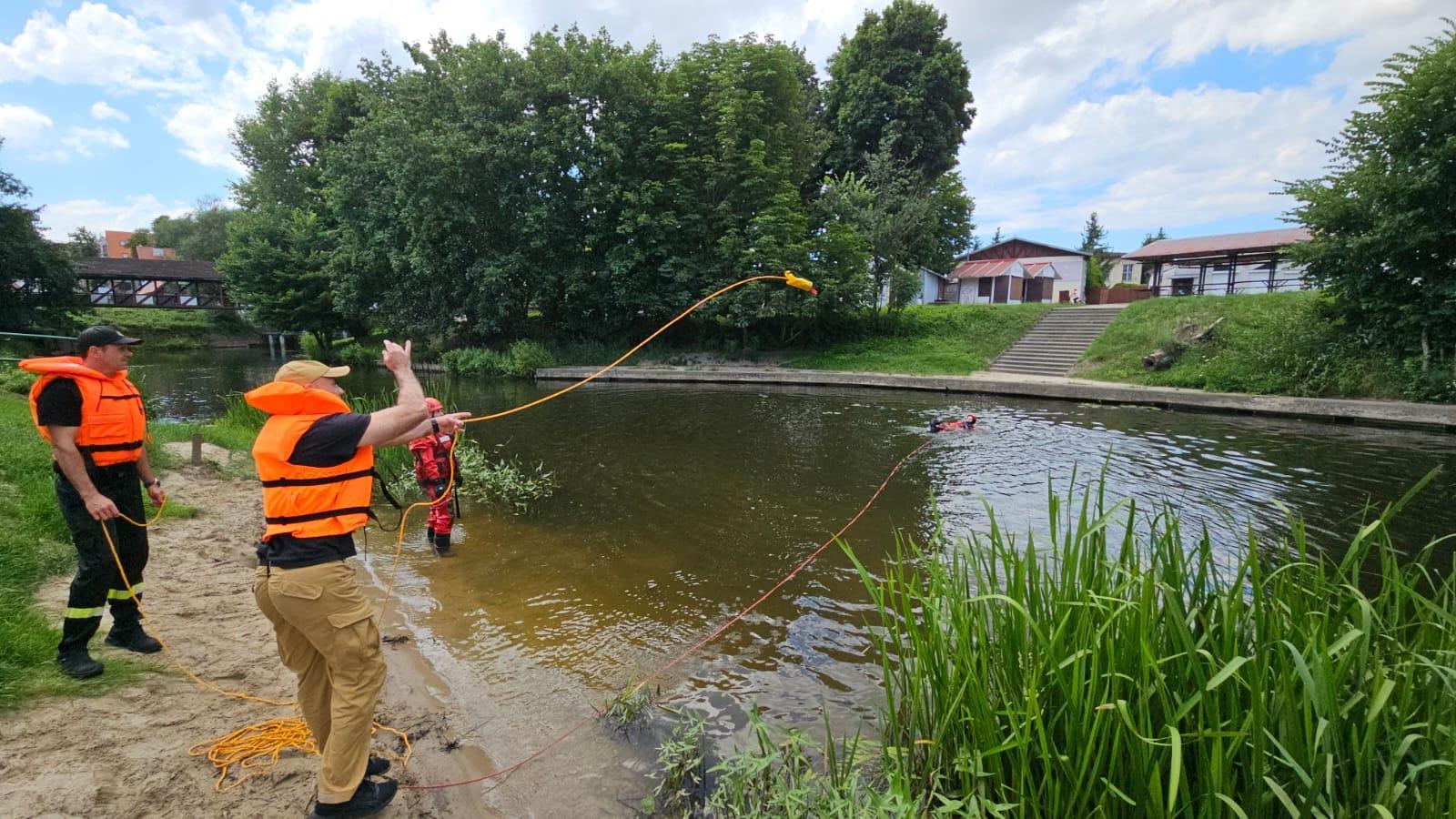 Ćwiczenia strażaków PSP w zakresie ratownictwa wodnego