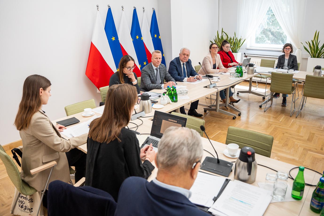 Spotkanie wiceministra Jacka Czerniaka z przedstawicielami organizacji prozwierzęcych (fot. MRiRW)