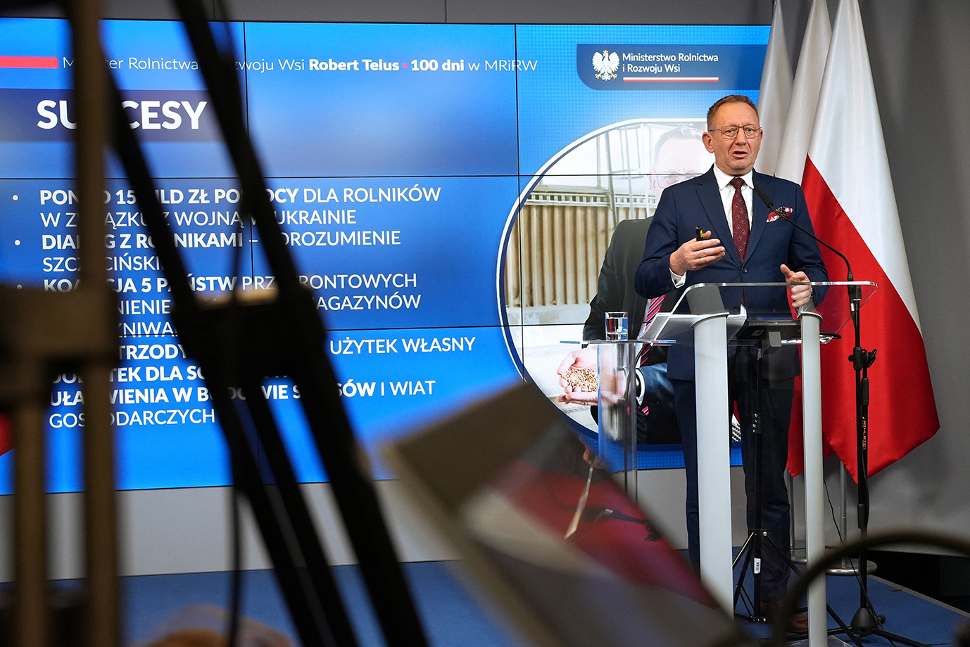 Minister Robert Telus podczas wystąpienia na konferencji prasowej (fot. MRiRW)