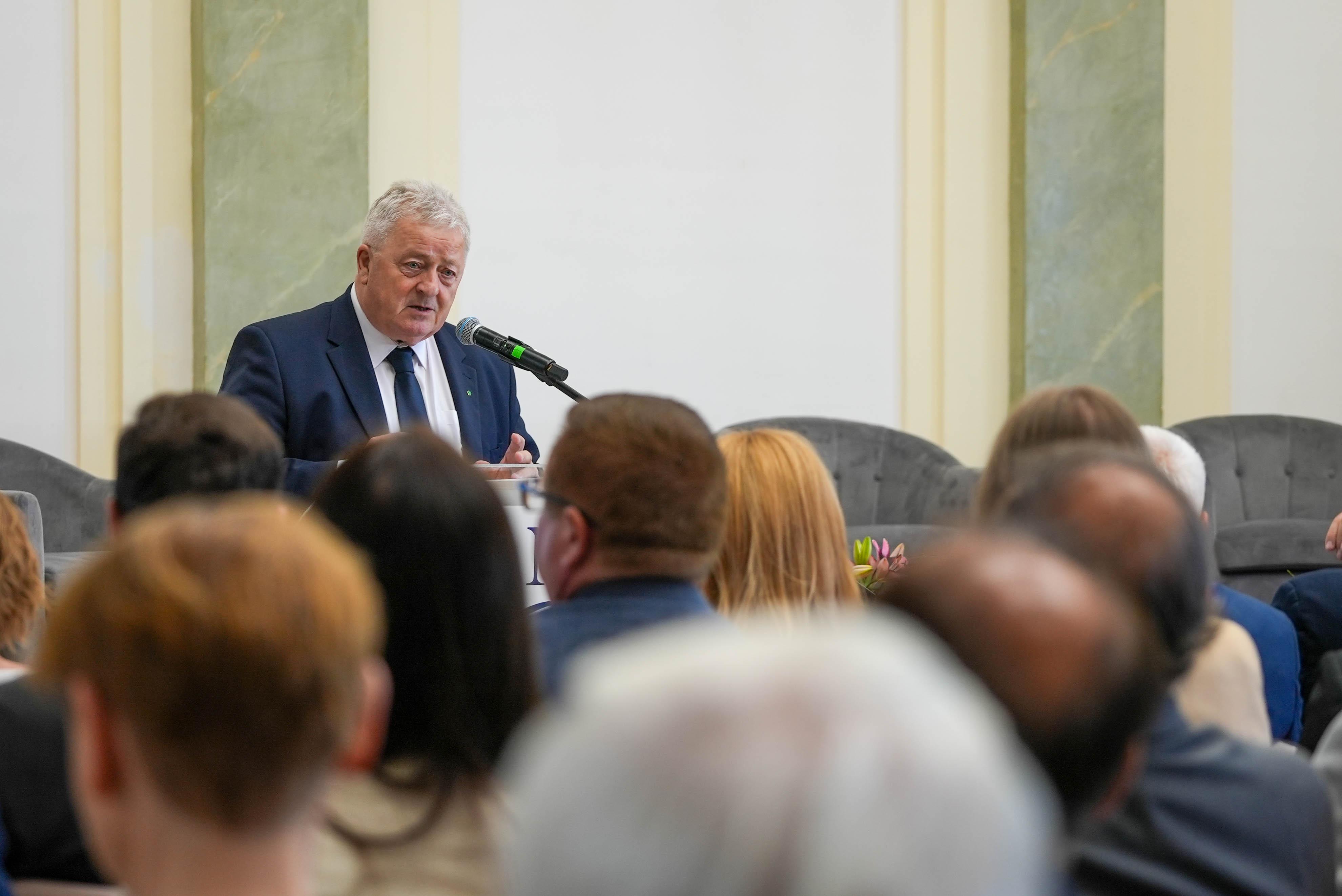 Minister Czesław Siekierski przemawia do zebranych (fot. MRiRW)