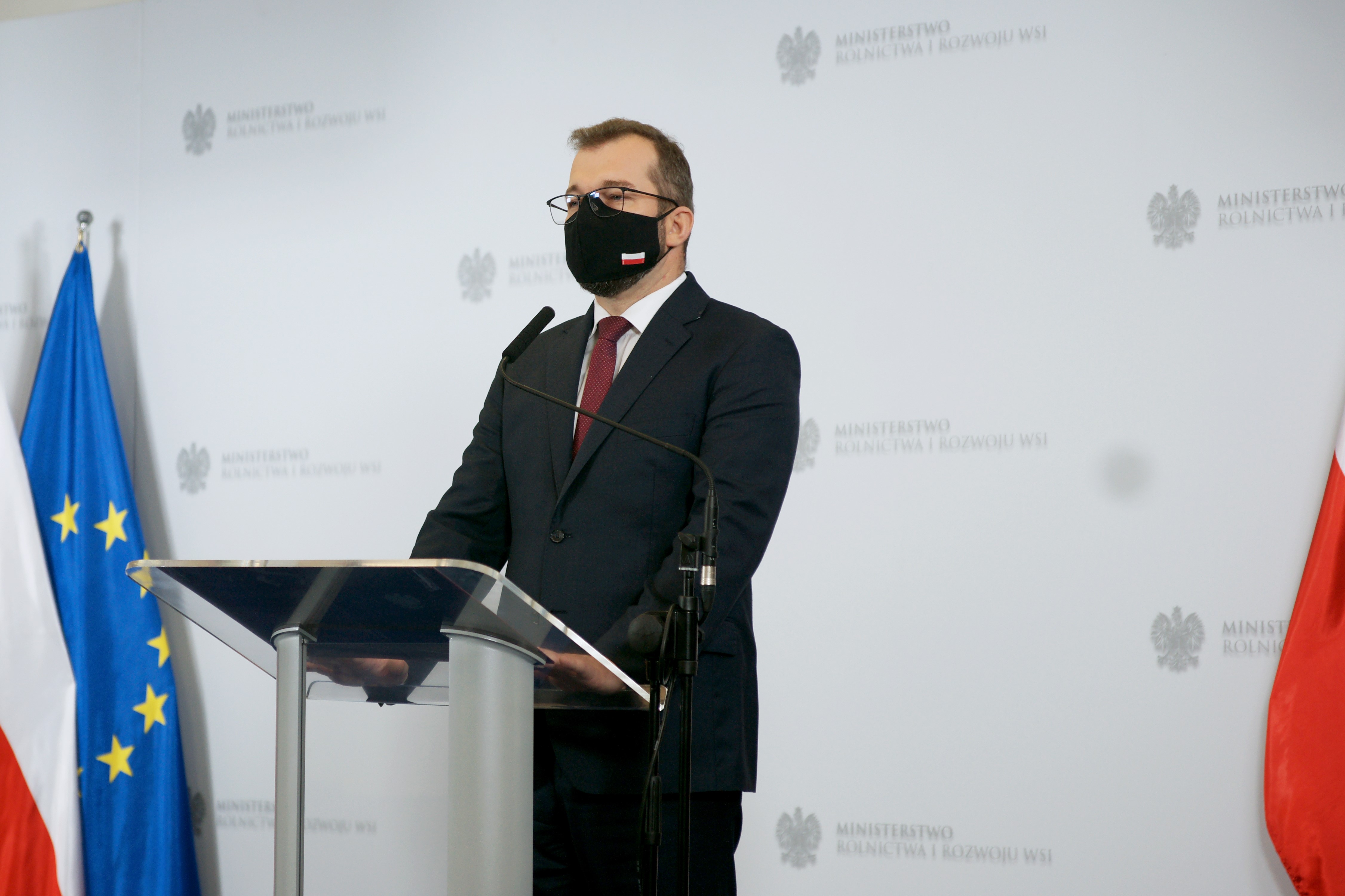 Minister Grzegorz Puda podczas konferencji prasowej