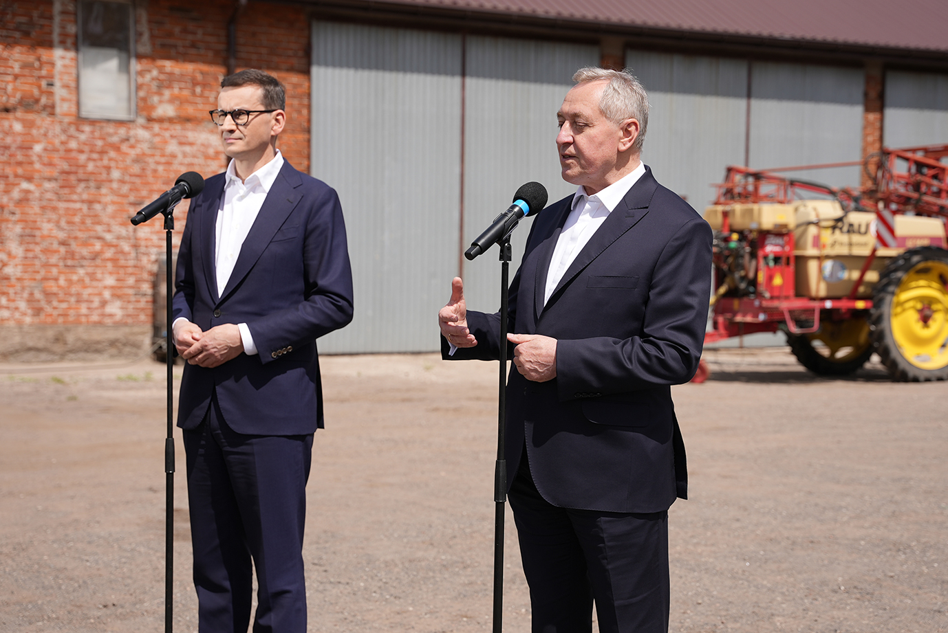 Premier Mateusz Morawiecki oraz wicepremier Henryk Kowalczyk podczas wypowiedzi (fot. MRiRW)