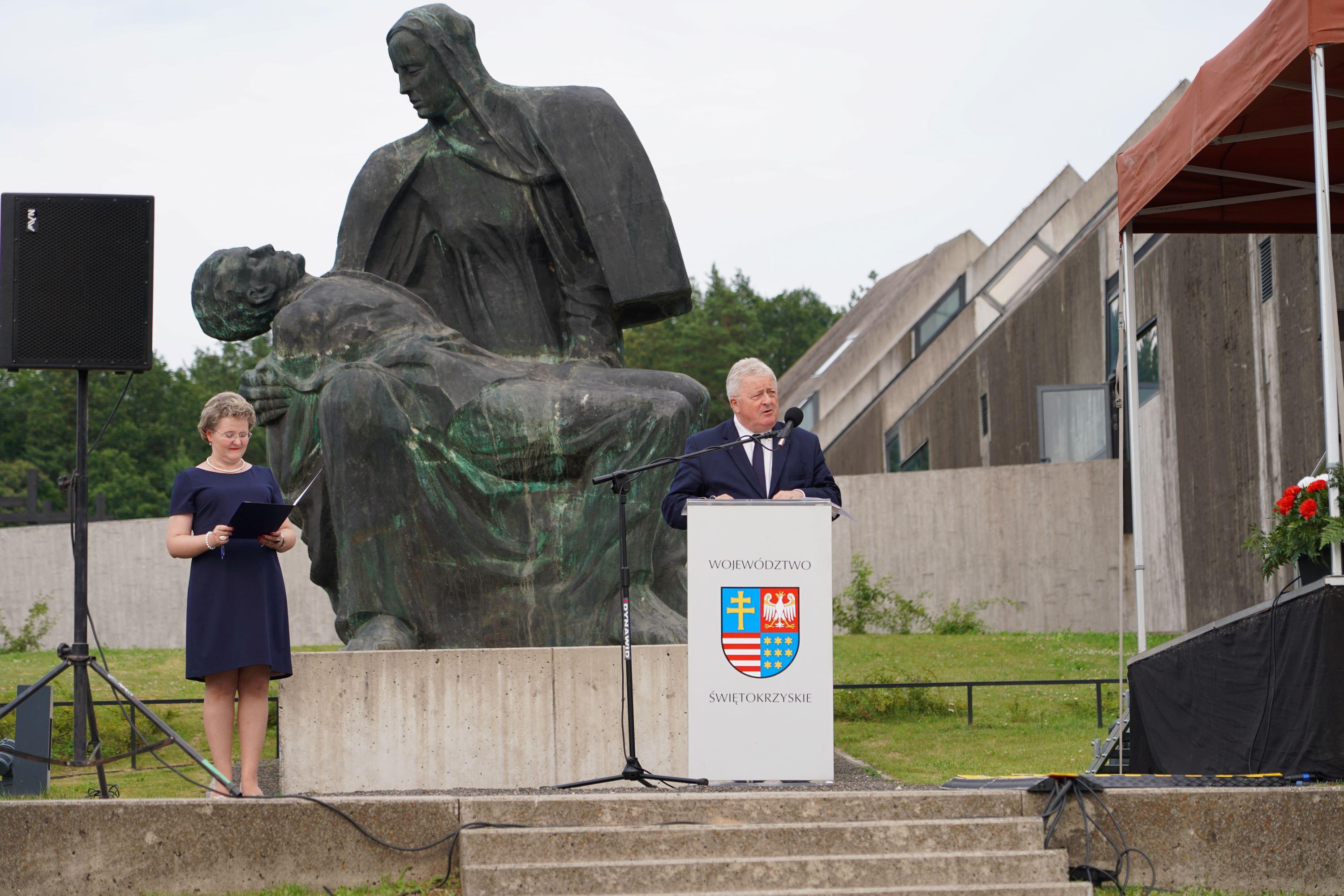 Minister Czesław Siekierski podczas wystąpienia w Michniowie (fot. MRiRW)