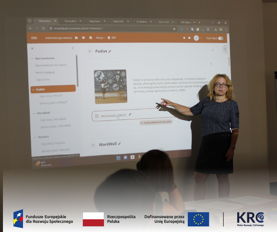 Przedstawicielka zespołu merytorycznego projektu „KRC-Wsparcie” prezentująca platformę KRC