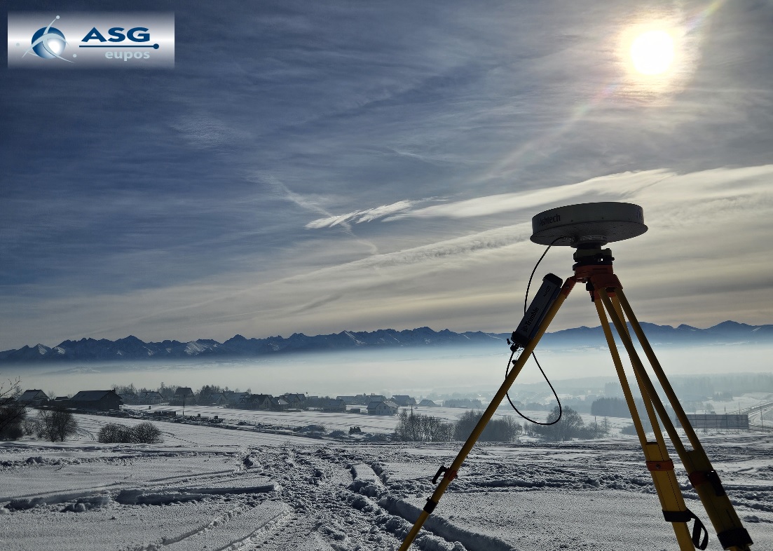 Rysunek przedstawiający sprzęt GNSS podczas pomiarów statycznych