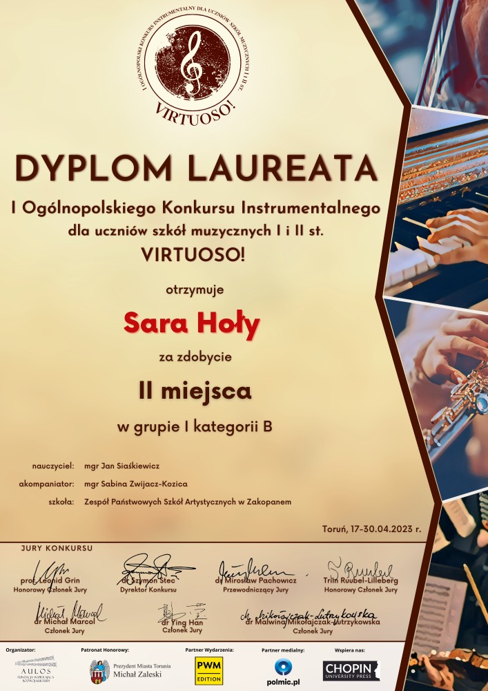 Sara Hoły dyplom