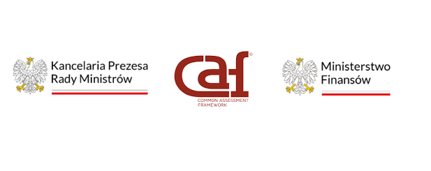 Trzy logo ustawione obok siebie - logo Kancelarii Prezesa Rady Ministrów i logo Ministerstwa Finansów po bokach (oba z orłem białym w koronie i flagą biało czerwoną pod nazwą instytucji). Logo CAF - pośrodku. Są to czerwone literki CAF z podpisem common assessment framework.