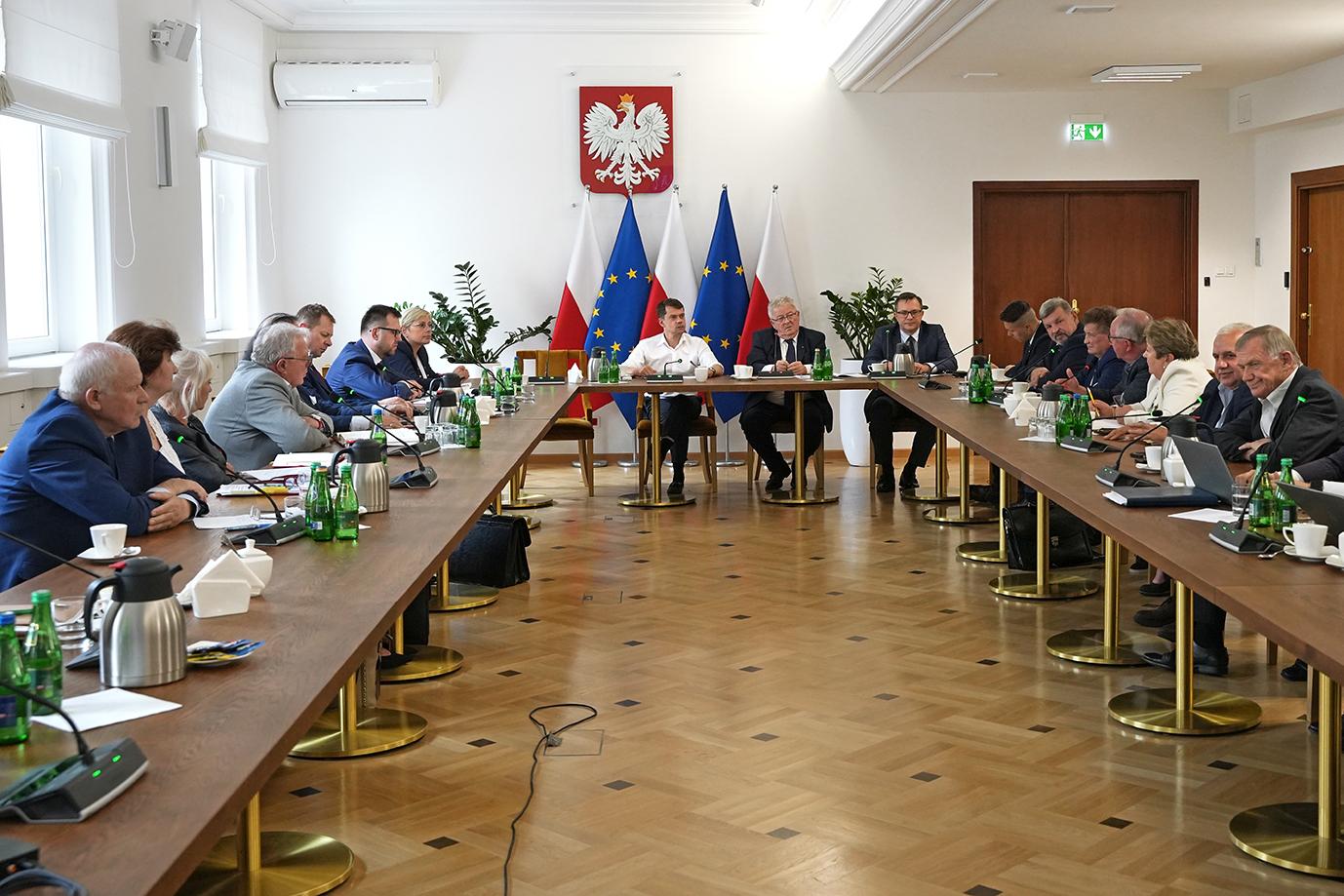 Spotkanie ministra Siekierskiego i wiceministra Kołodziejczaka z przedstawicielami związków i rolniczych (Fot. MRiRW)