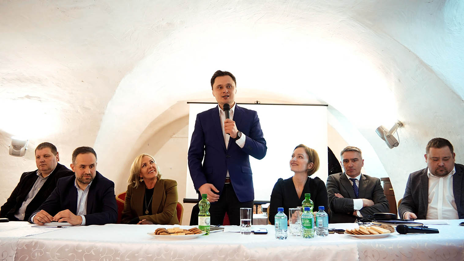 Podsekretarz stanu Krzysztof Ciecióra podczas spotkania z przedstawicielami środowiska rybackiego (fot. Gmina Wolin)