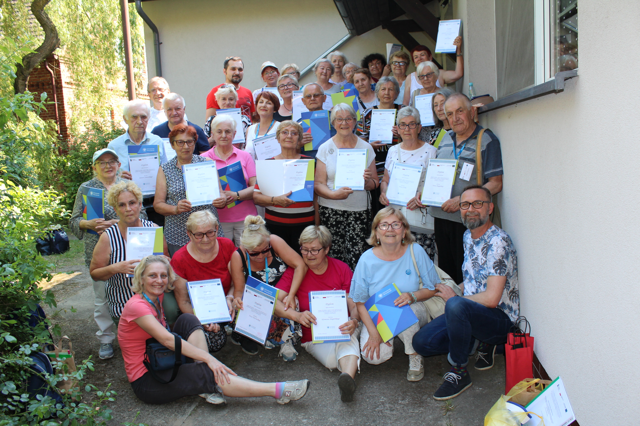 Group of course graduates after the distribution of diplomas with the project manager and Katarzyna Guz-Regner, PhD.
