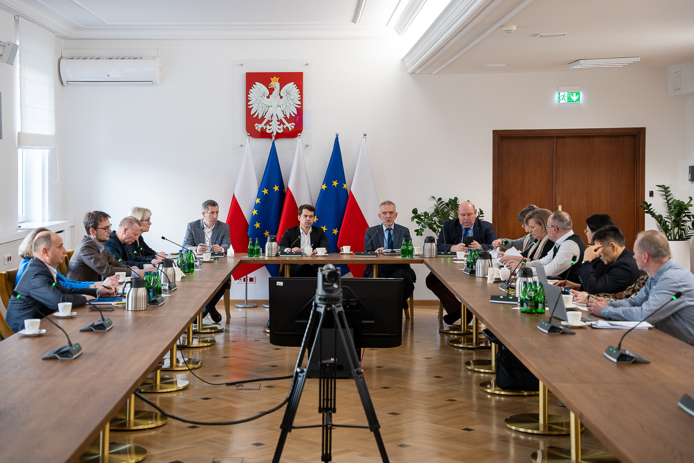 Wiceminister Michał Kołodziejczak przewodniczy spotkaniu w MRiRW (fot. MRiRW)