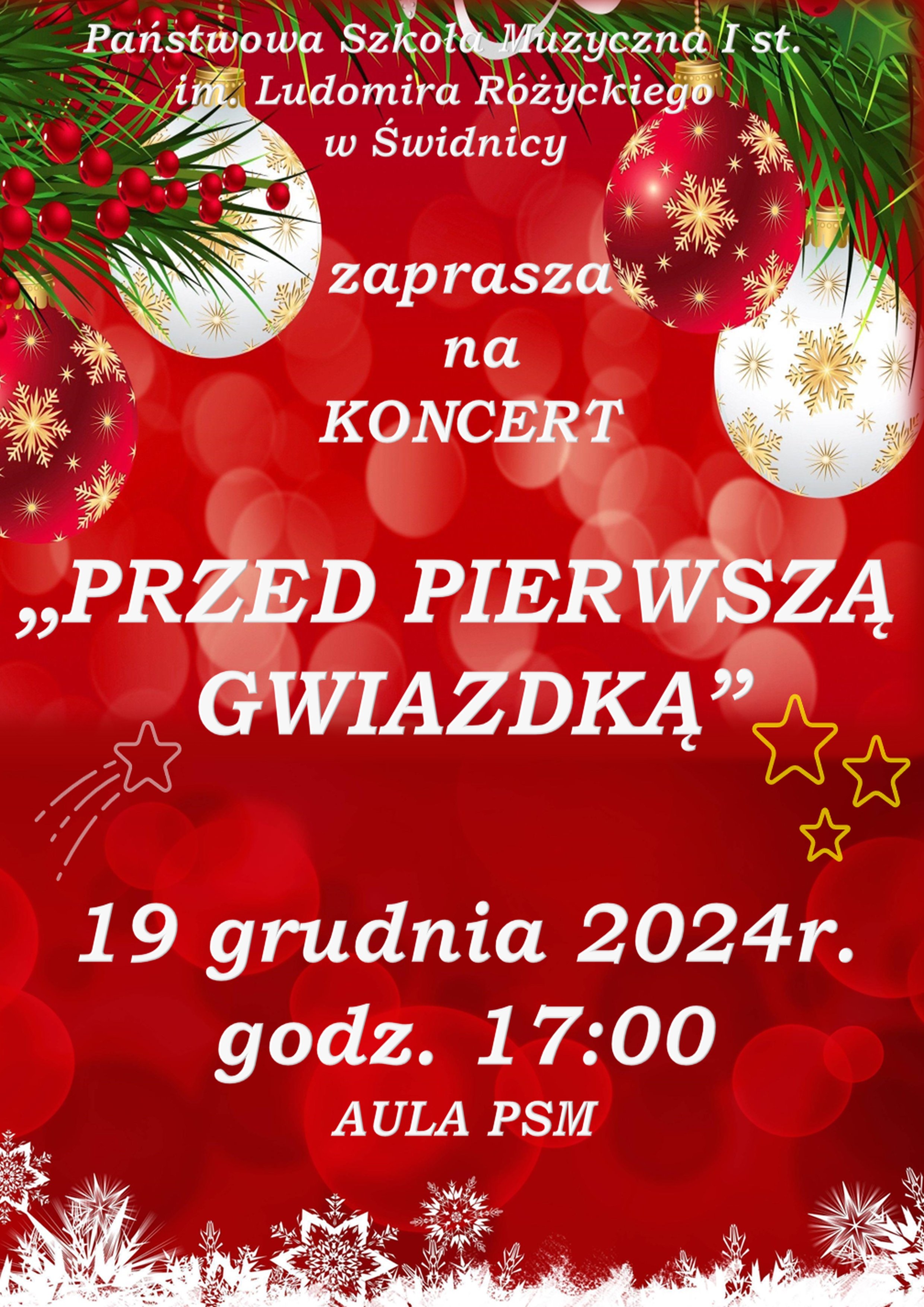 Plakat informujący o koncercie. Czerwone tło, na dole biały zarys gwiazdek i śniegu. Na górze fragment choinki z powieszonymi ozdobami. Na środku napis: "zaprasz na koncert "Przed pierwszą gwiazdką 19 grudnia 2024 godz. 17:00 AULA PSM"