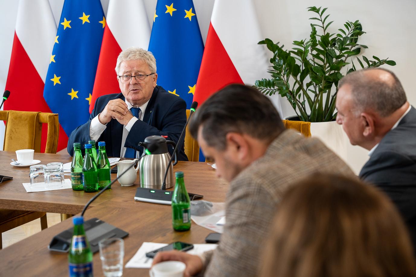 Minister Czesław Siekierski zwraca się do producentów warzyw (fot. MRiRW)