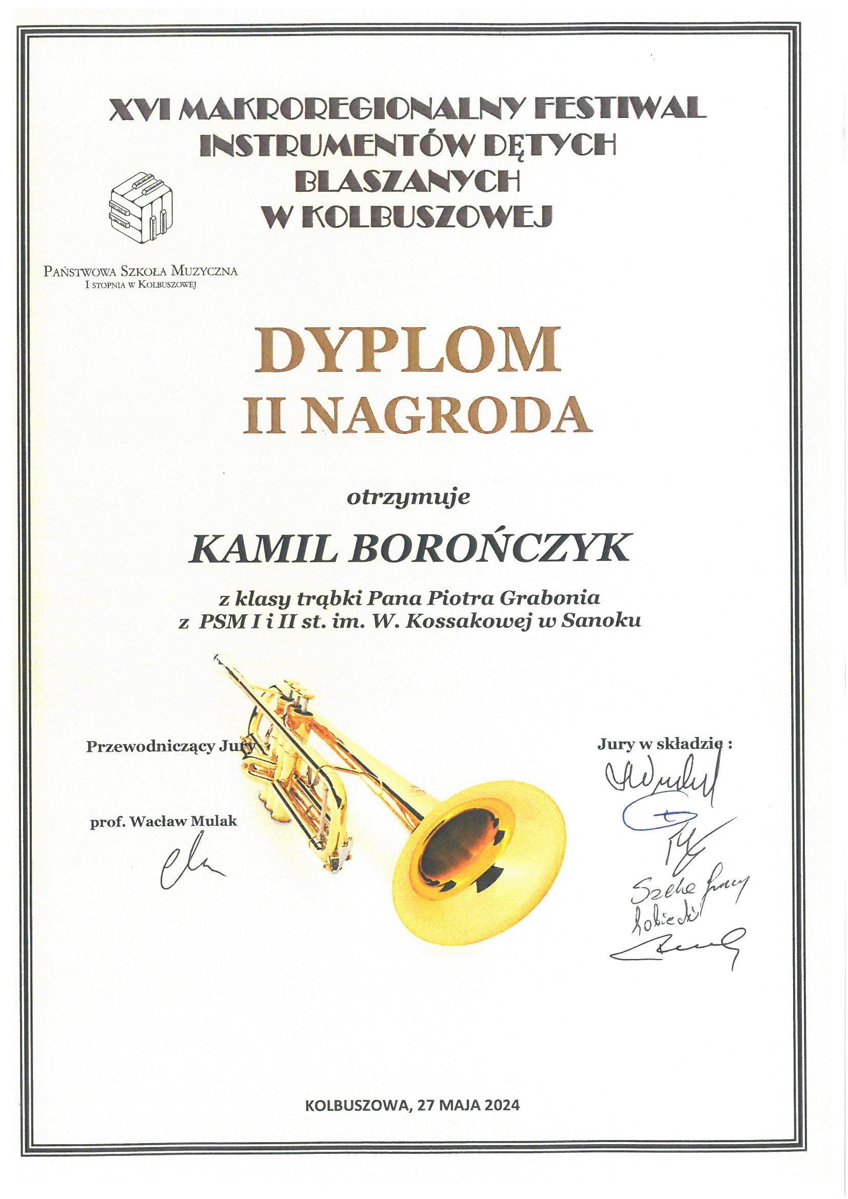 Dyplom - Makroregionalny Festiwal Instrumentów Dętych Blaszanych w Kolbuszowej - Kamil Borończyk - 2 nagroda. Białe tło, czarne litery, na środku zdjęcie trąbki.
