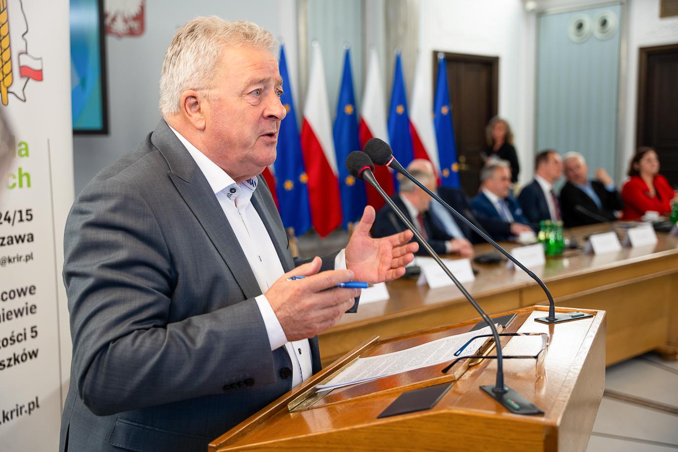 Minister Czesław Siekierski zwraca się do zebranych (fot. MRiRW)