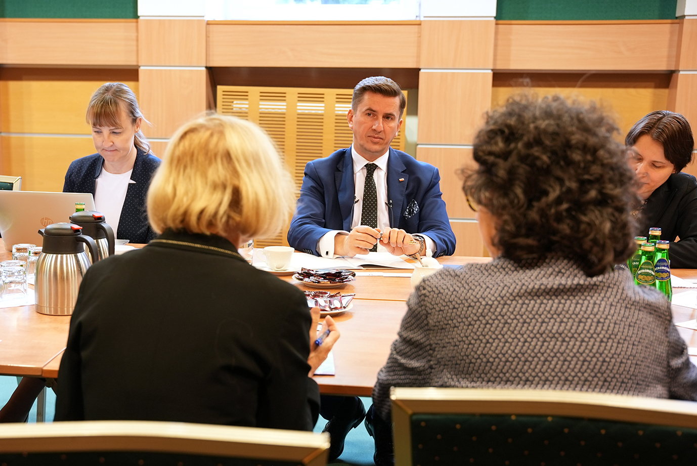 Sekretarz stanu Rafał Romanowski podczas rozmowy z panią Susan Goeransson (fot. MRiRW)