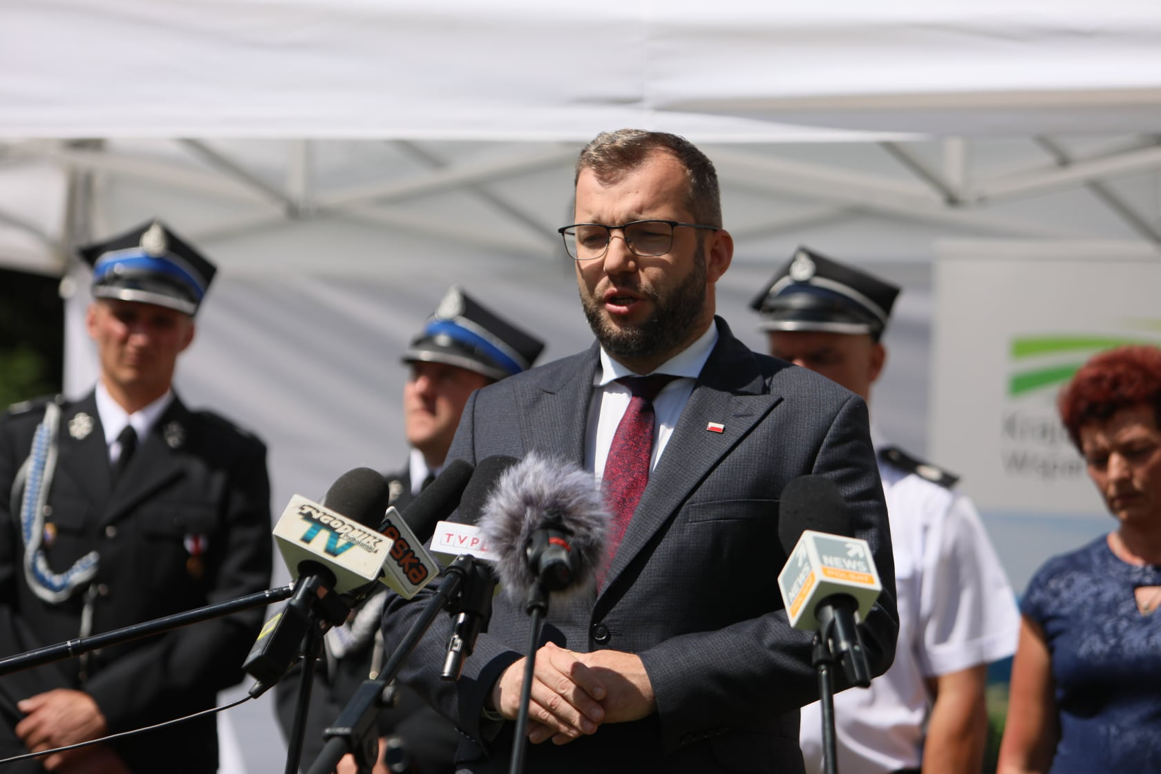 Minister Grzegorz Puda podczas konferencji w Nowej Białej