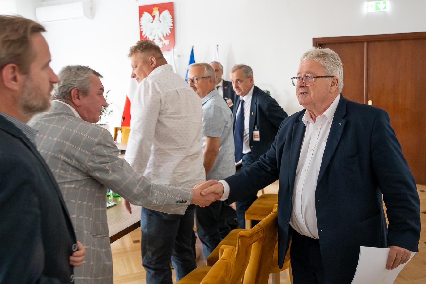 Minister Czesław Siekierski wita członków OPZZ - Związek Zawodowy Pracowników Rolnictwa (fot. MRiRW)