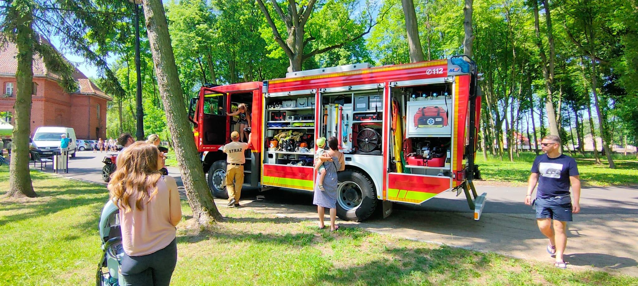 Braniewski Dzień Dziecka - ze strażakami Państwowej Straży Pożarnej