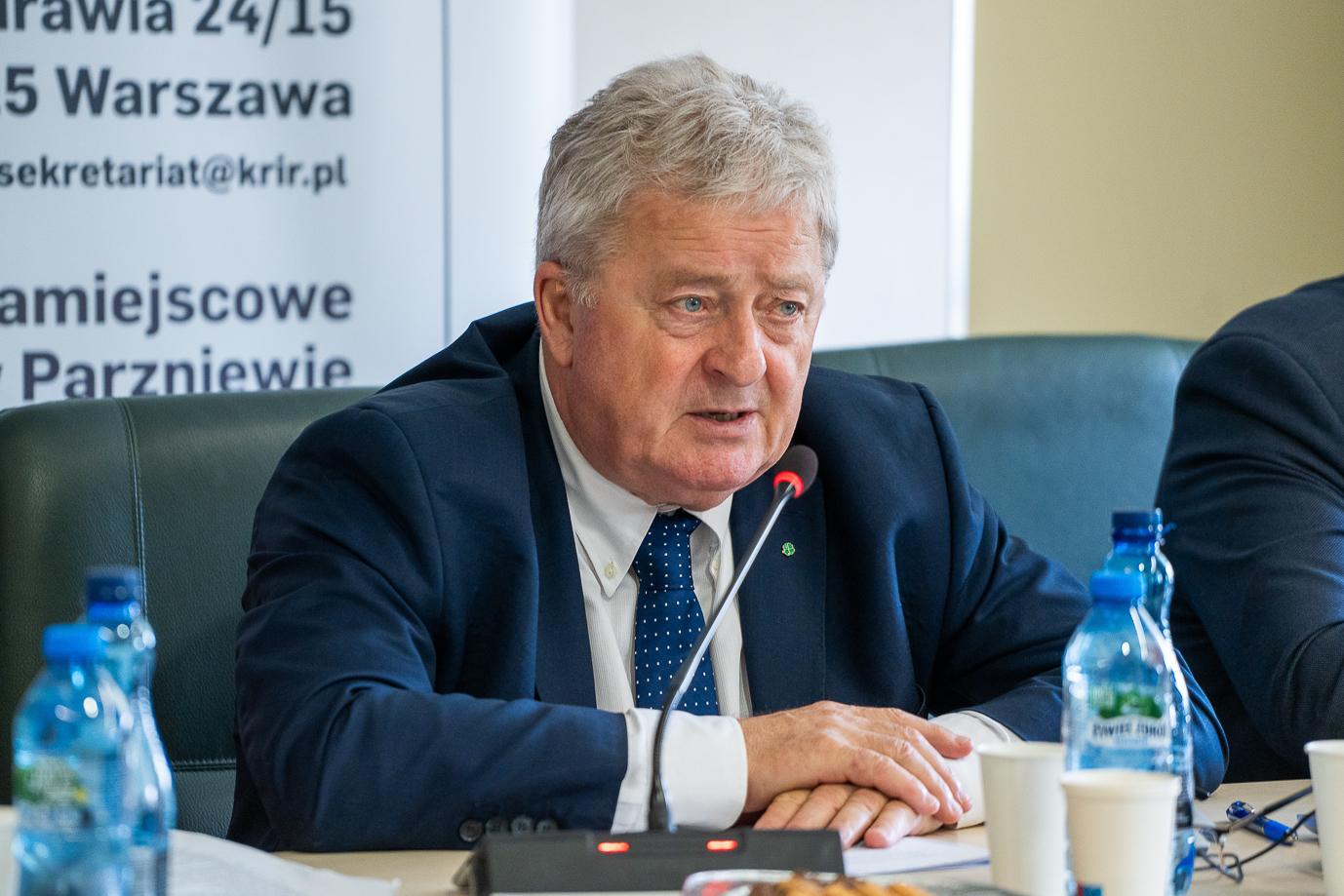 Minister Czesław Siekierski zwraca się do zebranych (fot. MRiRW)