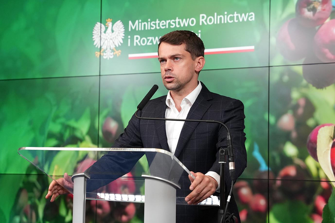Sekretarz stanu Michał Kołodziejczak podczas konferencji (fot. MRiRW)