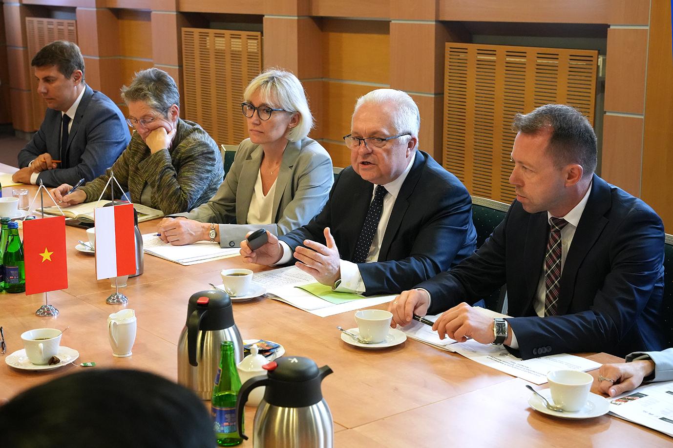 Delegacja Polski na spotkaniu z przedstawicielami parlamentu wietnamskiego (fot. MRiRW)