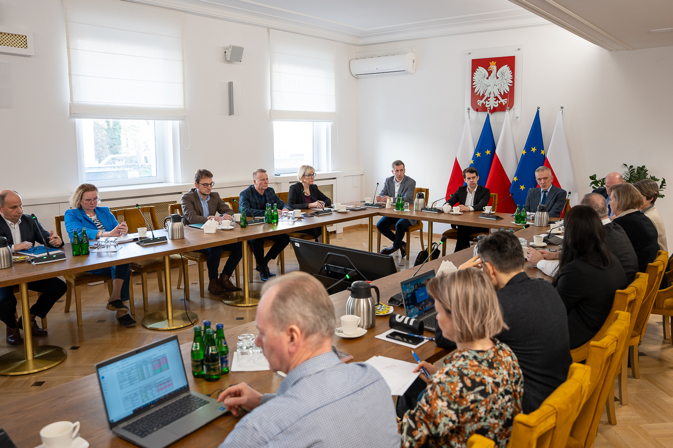 Wiceminister Michał Kołodziejczak przewodniczy spotkaniu z udziałem dyrektorów MRiRW i Głównego Lekarza Weterynarii (fot. MRiRW)