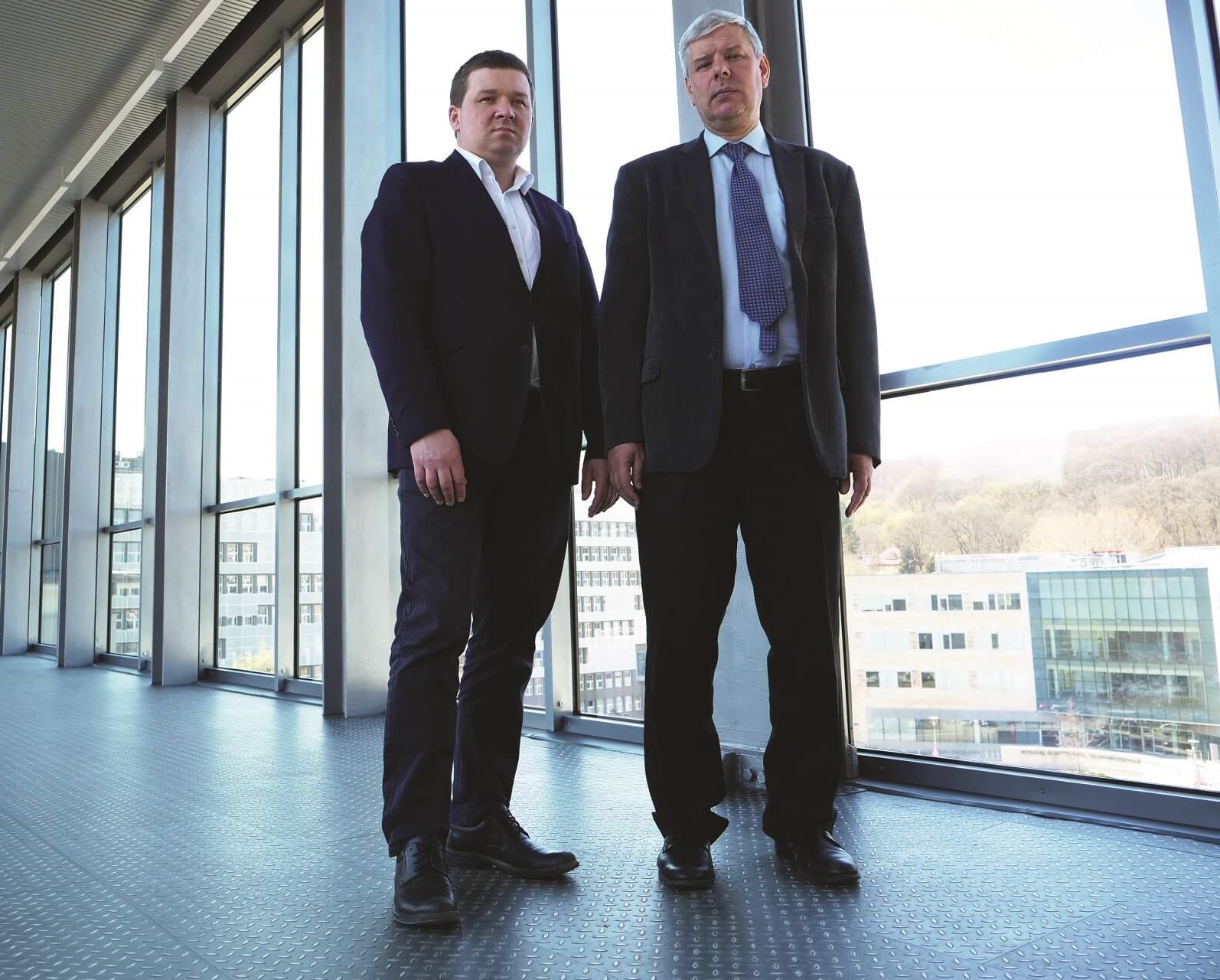 From the left: doctor engineer Marek Chodnicki and doctor habilitated engineer Zbigniew Łubniewski, professor at Gdańsk University of Technology. The men are standing against the glass wall