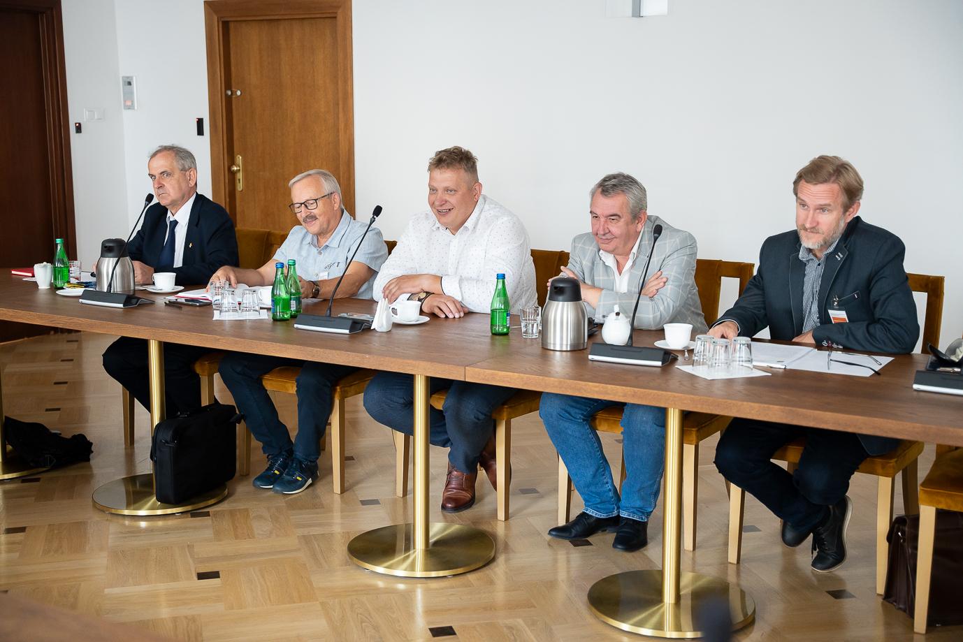Członkowie OPZZ - Związek Zawodowy Pracowników Rolnictwa podczas spotkania w MRiRW (fot. MRiRW)