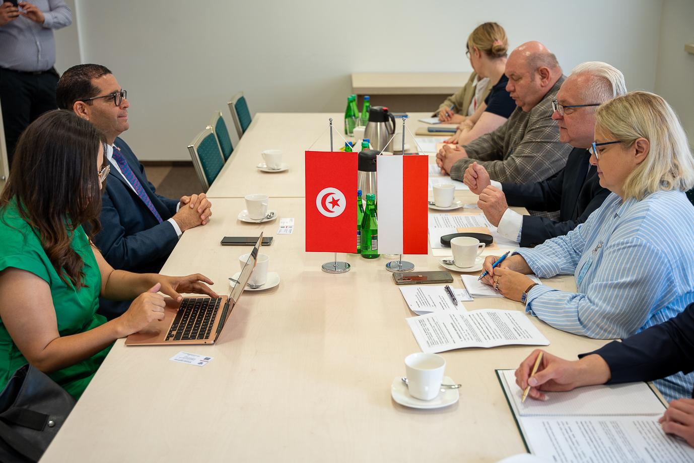 Spotkanie wiceministra Jacka Czerniaka z ambasadorem Republiki Tunezyjskiej w RP Taoufikiem Chebbim (fot. MRiRW)