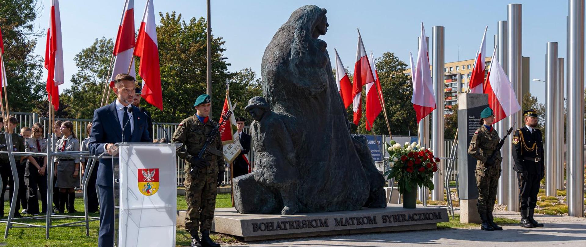 Obchody Dnia Sybiraka 2024 pod białostockim Muzeum Pamięci Sybiru