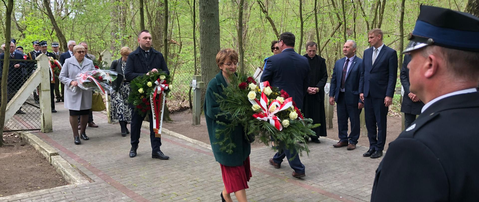 Las Ościsłowski: upamiętnienie ofiar terroru hitlerowskiego