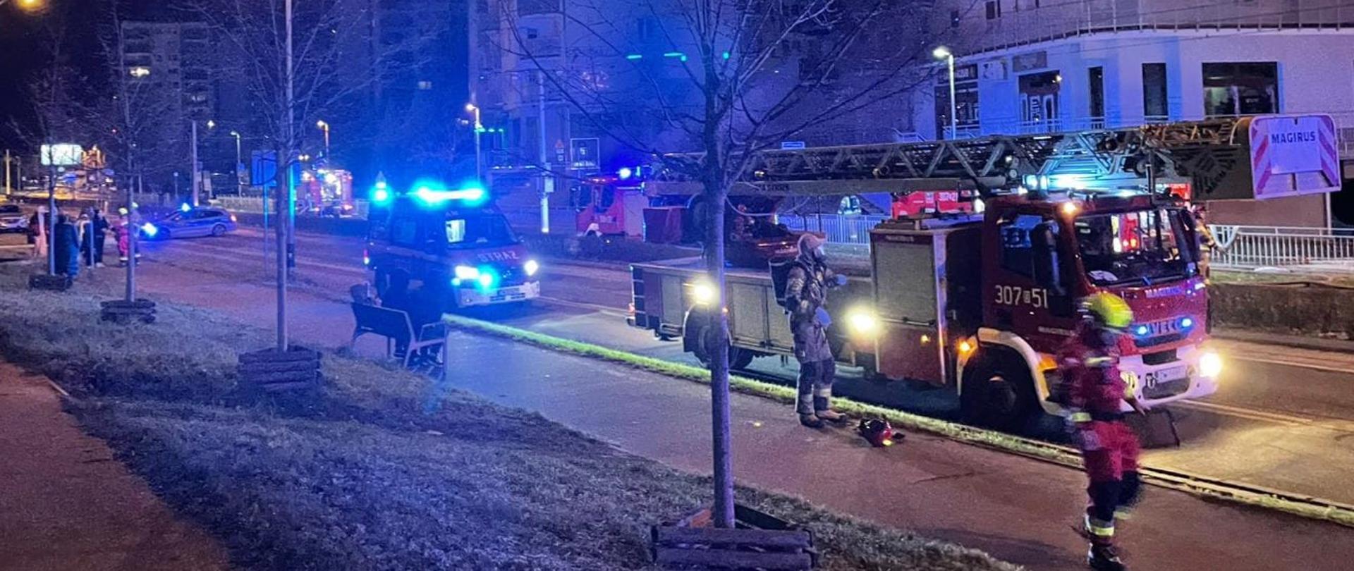 Pożar w parkingu podziemnym pod budynkiem mieszkalnym