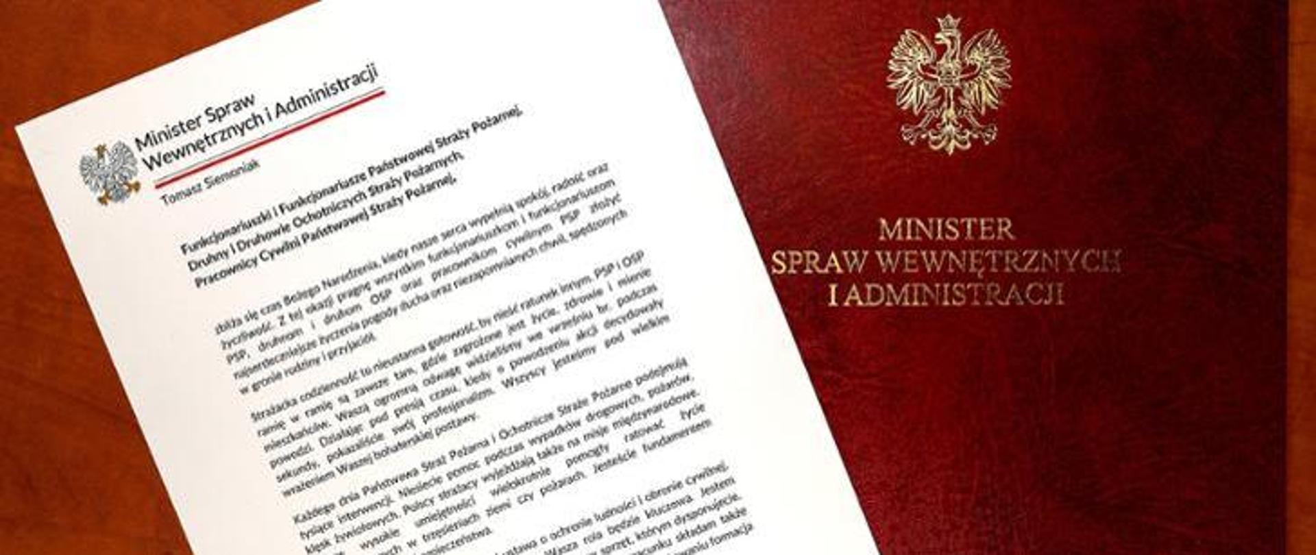 Grafika przedstawiająca dokument ustawiony po skosie i obok bordowa teczka z napisem Minister Spraw Wewnętrznych i Administracji