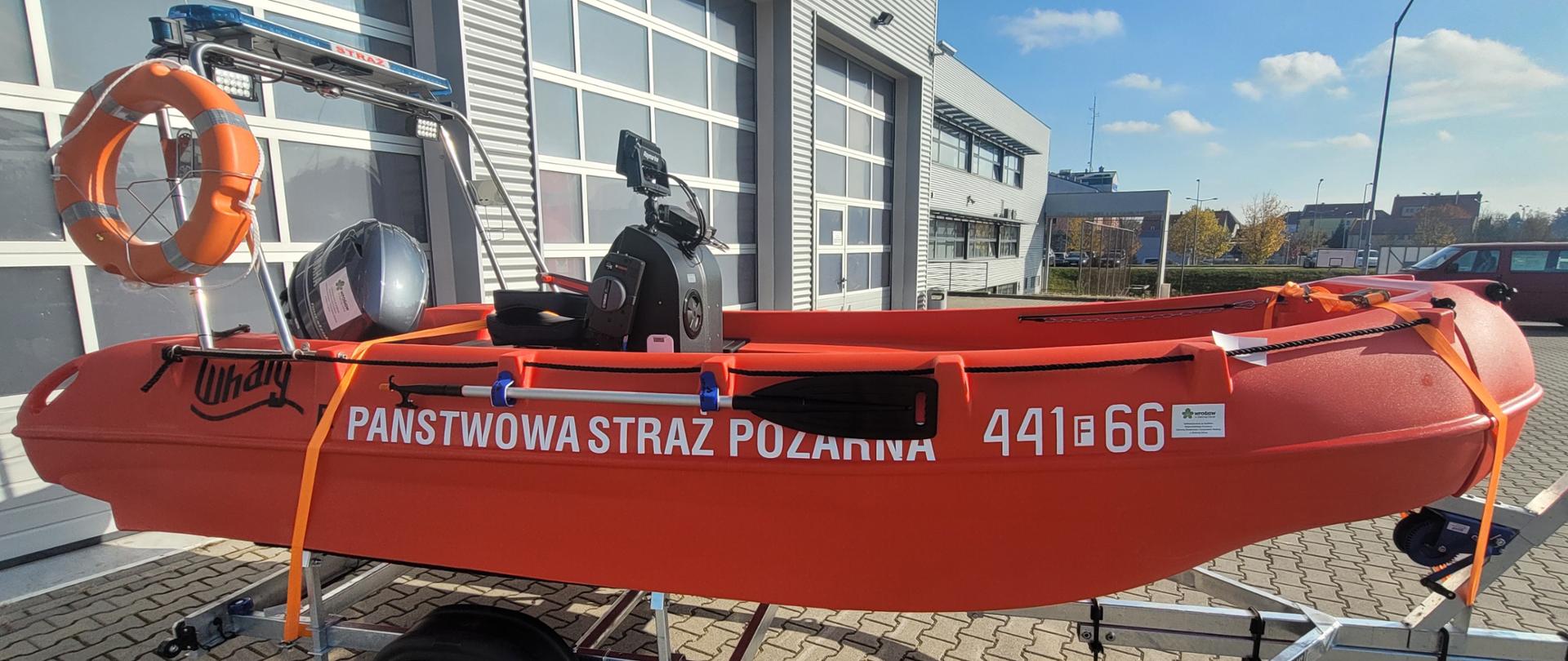 Łódź ratownicza z wyposażeniem