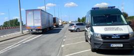 Pomimo weekendowych zakazów ruchu ciężarówki polskich przewoźników transportowały stal i wełnę mineralną do Niemiec