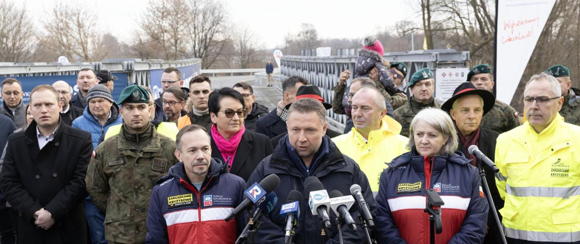 Minister Marcin Kierwiński uczestniczył w otwarciu mostu w Krapkowicach na rzece Osobłodze.