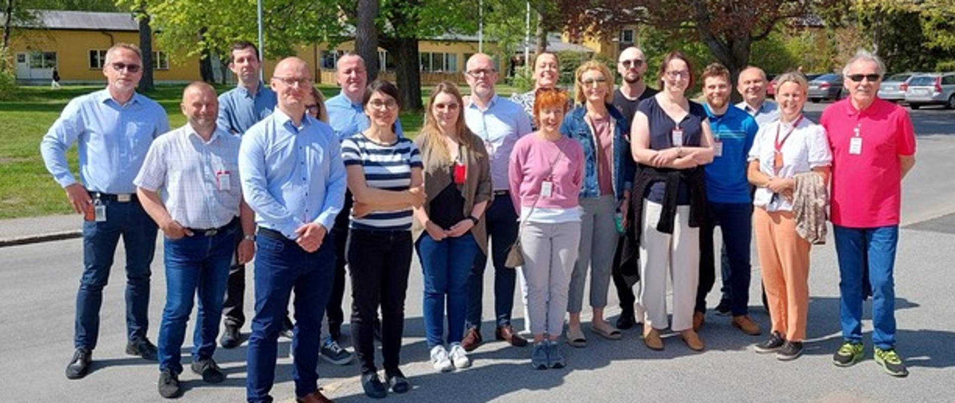 Zdjęcie przedstawiające grupę osób biorących udział w wizycie studyjnej w Szwecji