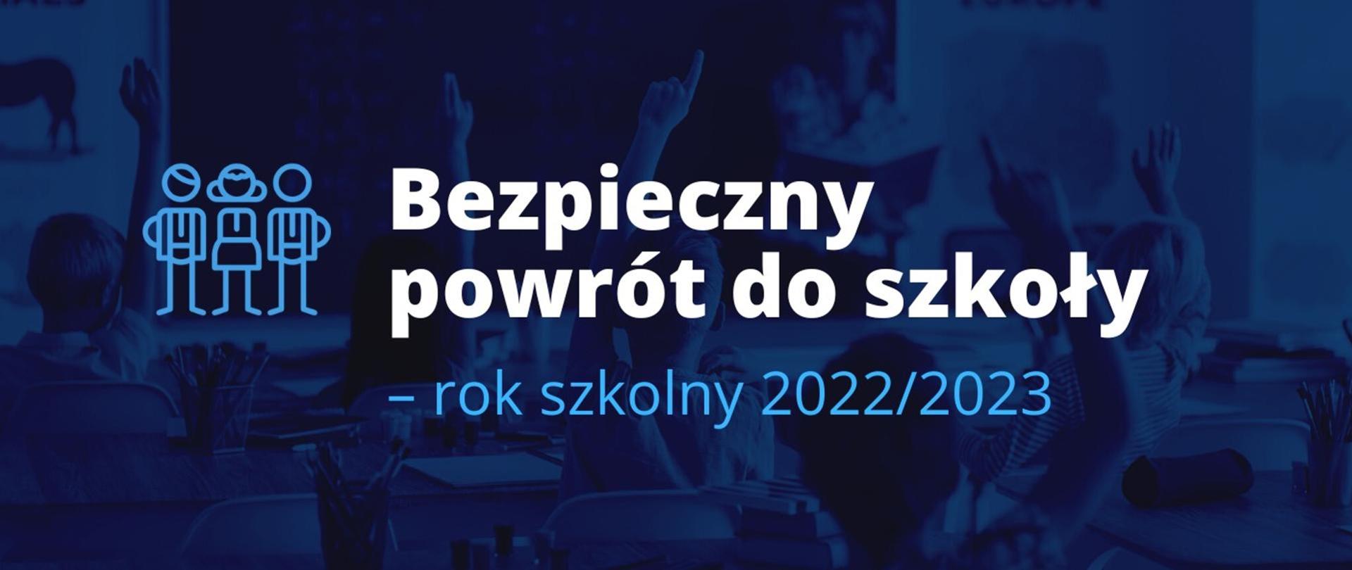 Napis na ciemnym tle bzpieczny powrót do szkoły - rok szkolny 2022/2023