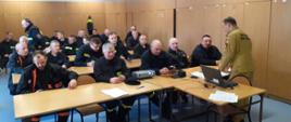 Na zdjęciu widać strażaków OSP będących na szkoleniu naczelników.